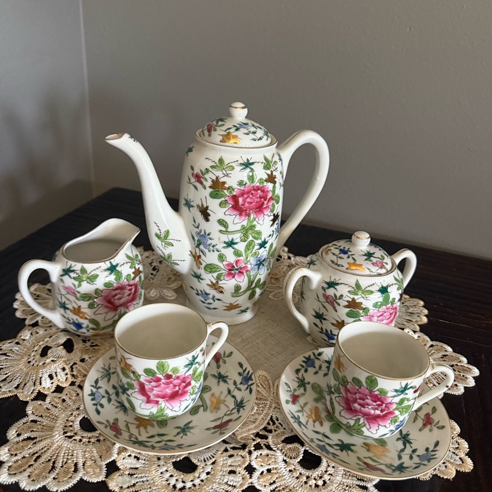 Floral Porcelain Tea Set with Pink Peony Motif